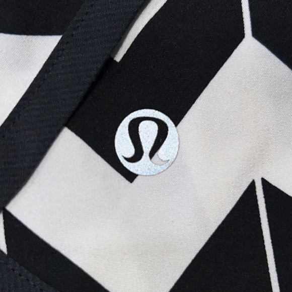 NWOT - Lululemon Athletica Black and White Athletic Shorts Chevron Pattern - Picture 2 of 8